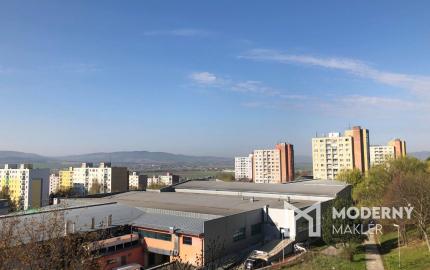 Ponúkame na prenájom kompletne zrekonštruovanej garsónky na sídlisku Juh v Trenčíne.