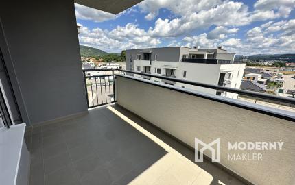 Prenájom luxusného 4izbového bytu s terasou