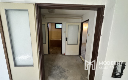 Veľký rodinný dom v pešej dostupnosti do centra mesta v Trenčíne