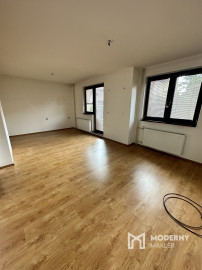 Veľký rodinný dom v pešej dostupnosti do centra mesta v Trenčíne