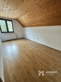 Veľký rodinný dom v pešej dostupnosti do centra mesta v Trenčíne