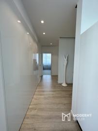 LUXUSNÝ 4 IZBOVÝ, KOMPLETNE ZARIADENÝ BYT, SARATOVSKÁ, TRENČÍN