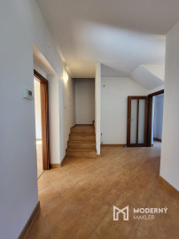 Veľký rodinný dom v pešej dostupnosti do centra mesta v Trenčíne