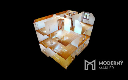 Veľký rodinný dom v pešej dostupnosti do centra mesta v Trenčíne