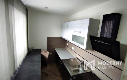 Zrekonštruovaný 3-izbový byt vo výbornej lokalite Nového Mesta nad Váhom