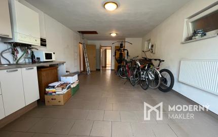 Štvorizbový bungalov s výmerou 162m2 na pozemku 1010 m2, v bezpečnom uzavretom komplexe v centre mesta