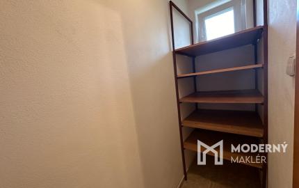 Štvorizbový bungalov s výmerou 162m2 na pozemku 1010 m2, v bezpečnom uzavretom komplexe v centre mesta