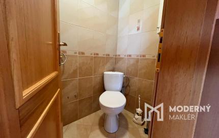 Štvorizbový bungalov s výmerou 162m2 na pozemku 1010 m2, v bezpečnom uzavretom komplexe v centre mesta