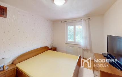 Štvorizbový bungalov s výmerou 162m2 na pozemku 1010 m2, v bezpečnom uzavretom komplexe v centre mesta