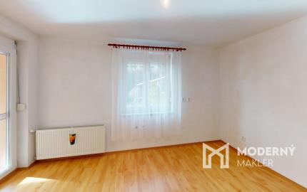 Štvorizbový bungalov s výmerou 162m2 na pozemku 1010 m2, v bezpečnom uzavretom komplexe v centre mesta