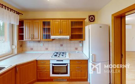 Štvorizbový bungalov s výmerou 162m2 na pozemku 1010 m2, v bezpečnom uzavretom komplexe v centre mesta