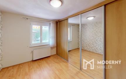 Štvorizbový bungalov s výmerou 162m2 na pozemku 1010 m2, v bezpečnom uzavretom komplexe v centre mesta