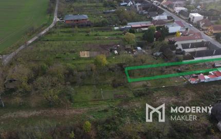Pozemok s rozlohou 1060 m2 pre výstavbu rodinného domu