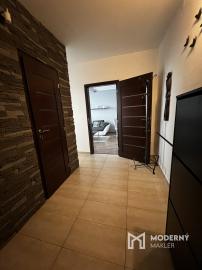 Prerobený 2 izbový byt v Trenčíne, Lavičková ulica, bezproblémové parkovanie