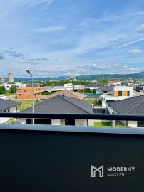 Dvojizbový byt s výhľadom na Trenčiansky hrad