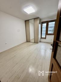 PREDAJ! 3 izbový byt s terasou, v rodinnom dome v centre