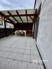 PREDAJ! 3 izbový byt s terasou, v rodinnom dome v centre