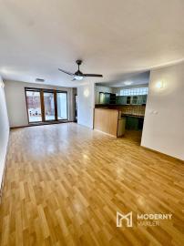 PREDAJ! 3 izbový byt s terasou, v rodinnom dome v centre