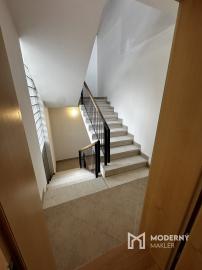 PREDAJ! 3 izbový byt s terasou, v rodinnom dome v centre