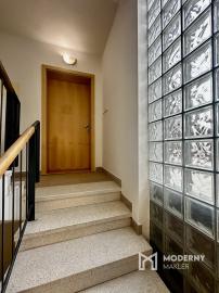 PREDAJ! 3 izbový byt s terasou, v rodinnom dome v centre