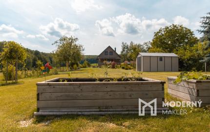 Drevenica, novostavba v obci Cimenná, v srdci prírody