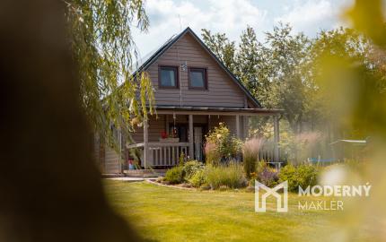 Drevenica, novostavba v obci Cimenná, v srdci prírody