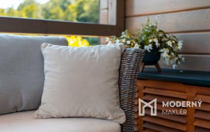 Drevenica, novostavba v obci Cimenná, v srdci prírody