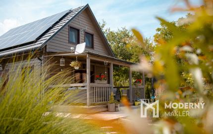 Drevenica, novostavba v obci Cimenná, v srdci prírody