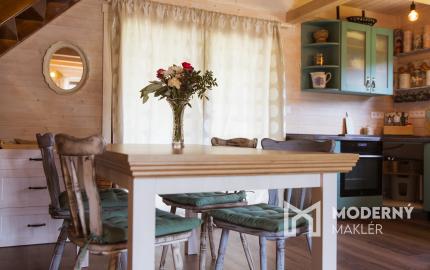 Drevenica, novostavba v obci Cimenná, v srdci prírody