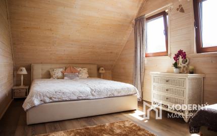 Drevenica, novostavba v obci Cimenná, v srdci prírody