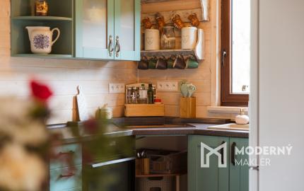 Drevenica, novostavba v obci Cimenná, v srdci prírody