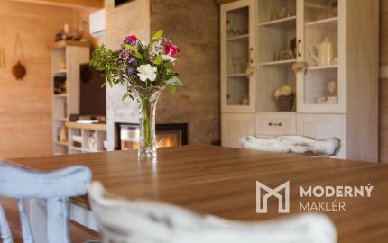 Drevenica, novostavba v obci Cimenná, v srdci prírody