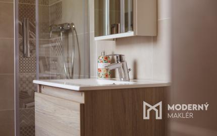 Drevenica, novostavba v obci Cimenná, v srdci prírody