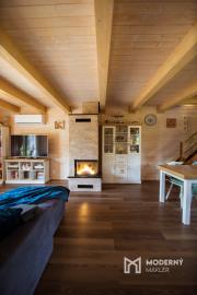 Drevenica, novostavba v obci Cimenná, v srdci prírody