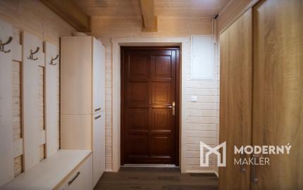 Drevenica, novostavba v obci Cimenná, v srdci prírody