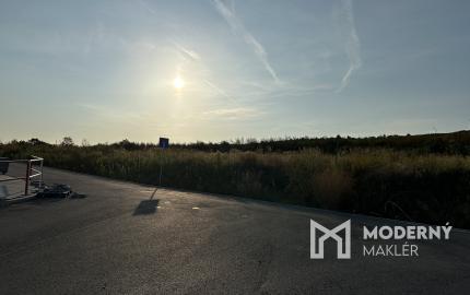 Pozemok so stavebným povolením pre rodinný dom