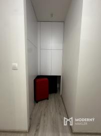 Predaj útulného zariadeného 3-izb. bytu s veľkou terasou