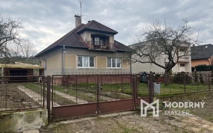 Rodinný dom v Trenčianskych Stankovciach na rovinatom pozemku 25x60m