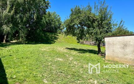 Rodinný dom v Trenčianskych Stankovciach na rovinatom pozemku 25x60m