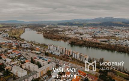 Prenájom 4izb bytu v centre Trenčína s terasou a parkovaním.