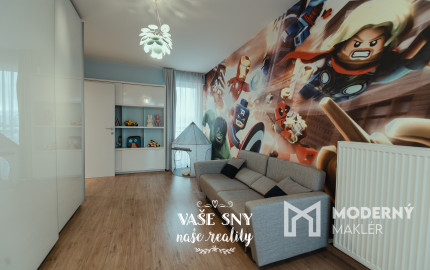 Prenájom 4izb bytu v centre Trenčína s terasou a parkovaním.