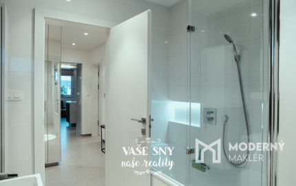 Prenájom 4izb bytu v centre Trenčína s terasou a parkovaním.