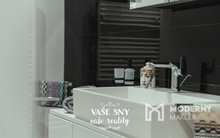 Prenájom 4izb bytu v centre Trenčína s terasou a parkovaním.