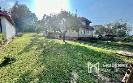 Rodinný dom v Trenčianskych Stankovciach na rovinatom pozemku 25x60m