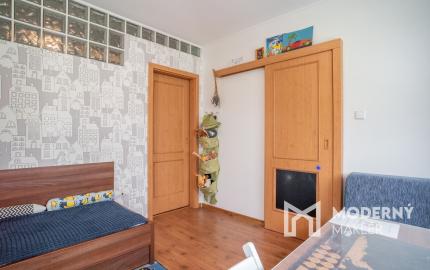 Na prenájom priestranný 3-izbový byt vo vyhľadávanej časti Ružinova