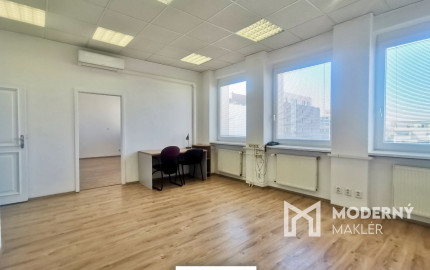 Na prenájom klimatizovaný administratívny priestor o výmere 54m2 v Stupave – AB28-29