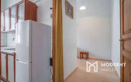 Na predaj priestranný 2,5-izbový byt v historickej budove Starého Mesta