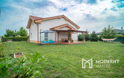 Na predaj príjemný 4-izbový rodinný dom v Lehniciach