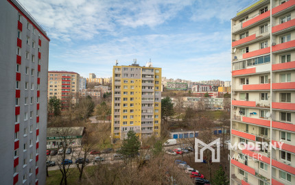 Na predaj dobre dispozične riešený 3-izbový byt vo vyhľadávanej lokalite Karlovej Vsi
