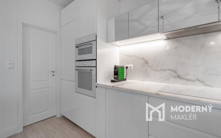 Na predaj štýlová 3-izbová časť dvojdomu v pokojnej časti obce Rovinka